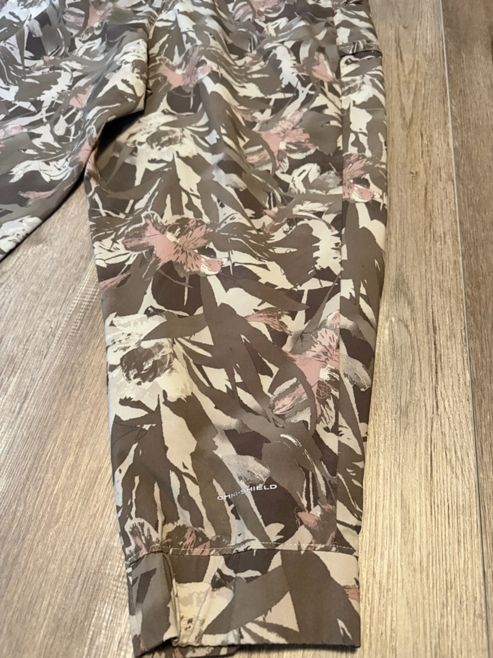 Columbia Women's Pleasant Creek Joggers, featuring a camouflage floral pattern - Picture 9 of 11